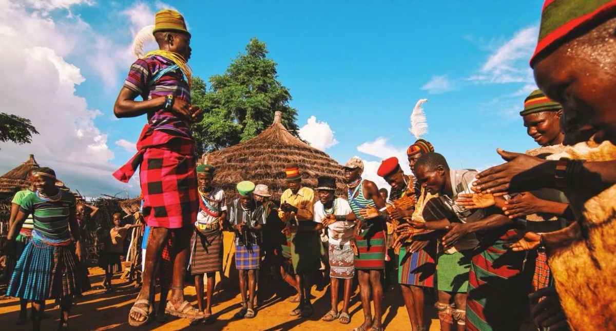 Experiencias culturales para añadir a su safari en Uganda: Los safaris de Uganda para observar gorilas de montaña, chimpancés y los cinco grandes son mundialmente famosos